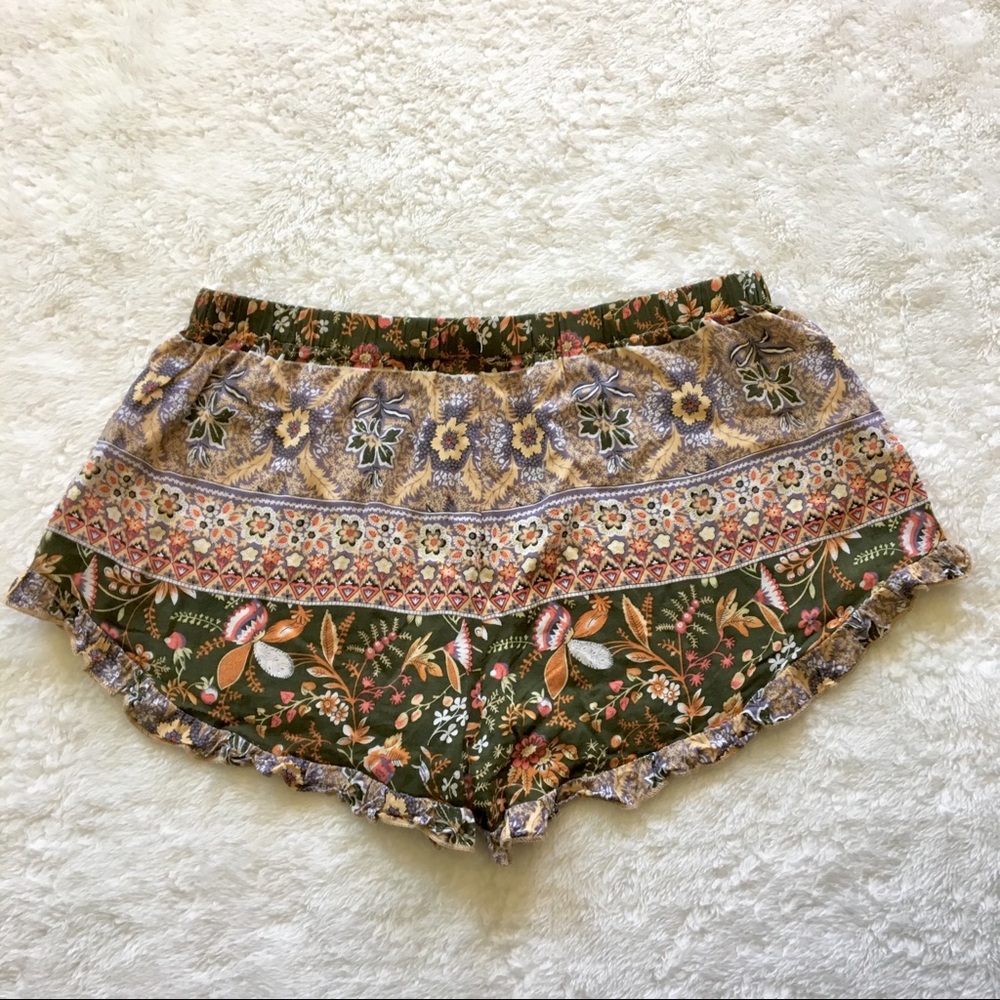 Printed lightweight Ruffle Shorts - Picture 2 of 3